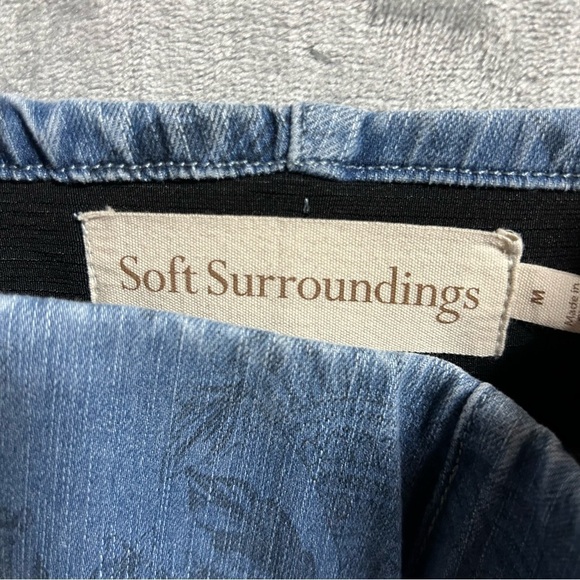 Soft Surroundings Floral leaf Print blue light wash Jeans Women’s Size Medium. - Picture 3 of 10